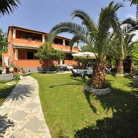 Villa Toula Дассия Экстерьер фото